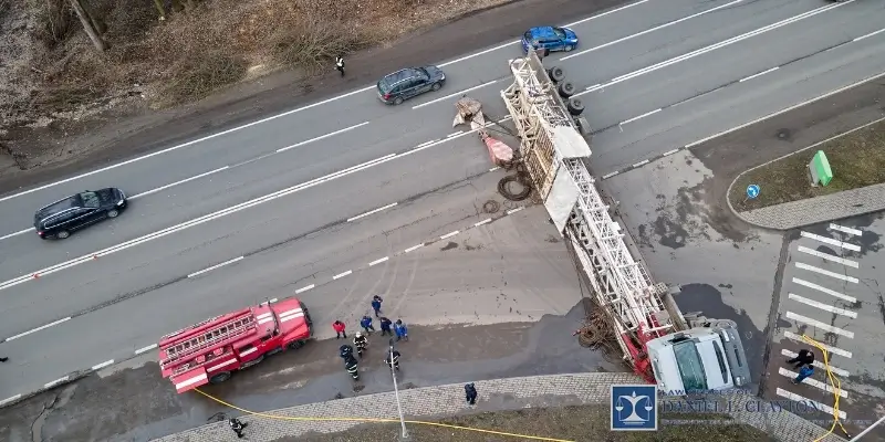 3 injured In 5 vehicle crash
